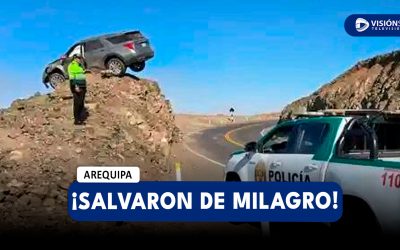 AREQUIPA: CAMIONETA SALVA DE MILAGRO SOBRE UN MONTÍCULO DE TIERRA TRAS DESPISTE EN PANAMERICANA SUR