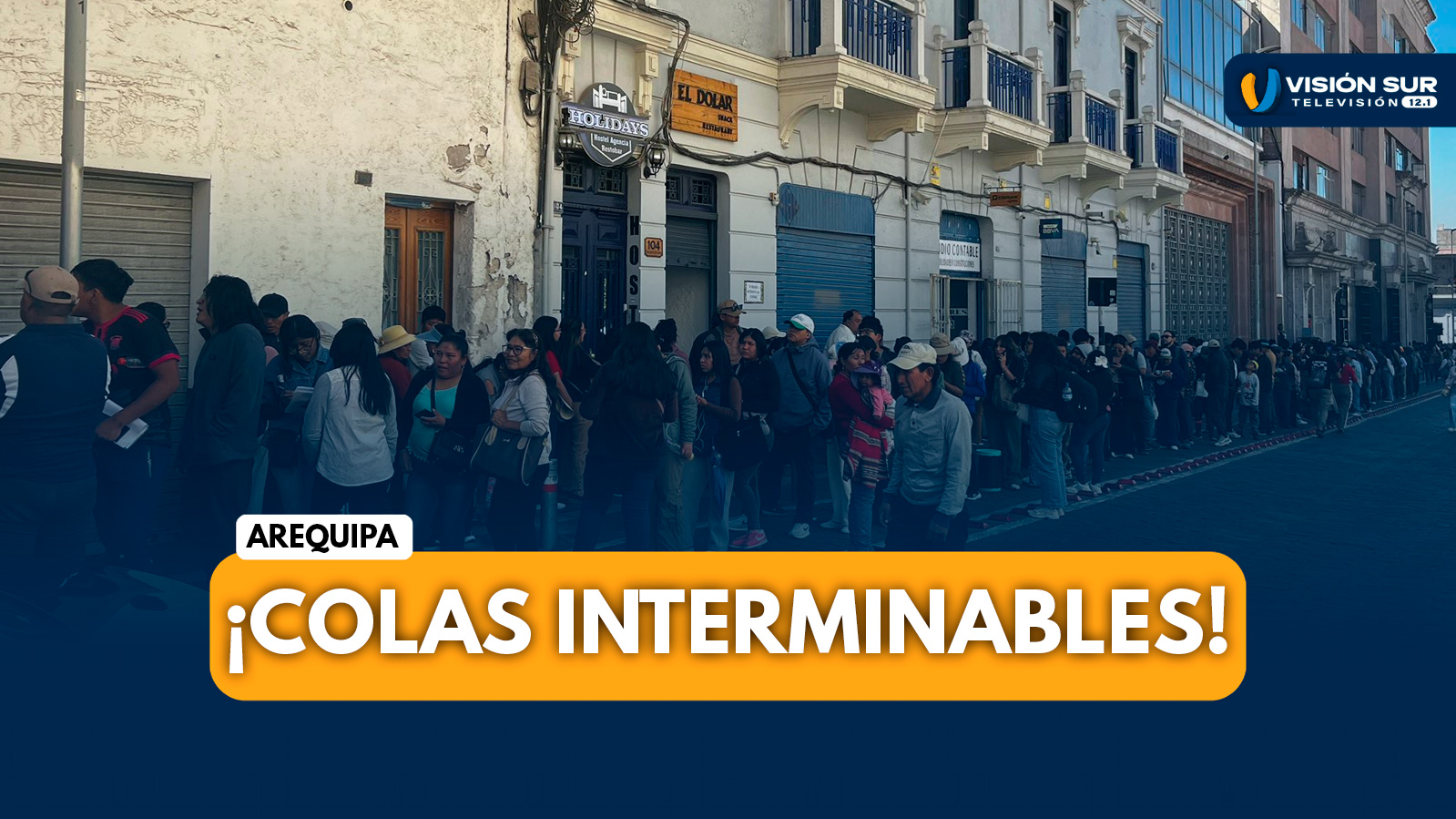 AREQUIPA: LARGAS COLAS EN RENIEC POR CIERRE DEL PADRÓN ELECTORAL Y DENUNCIAN VENTA DE ESPACIOS HASTA POR S/60