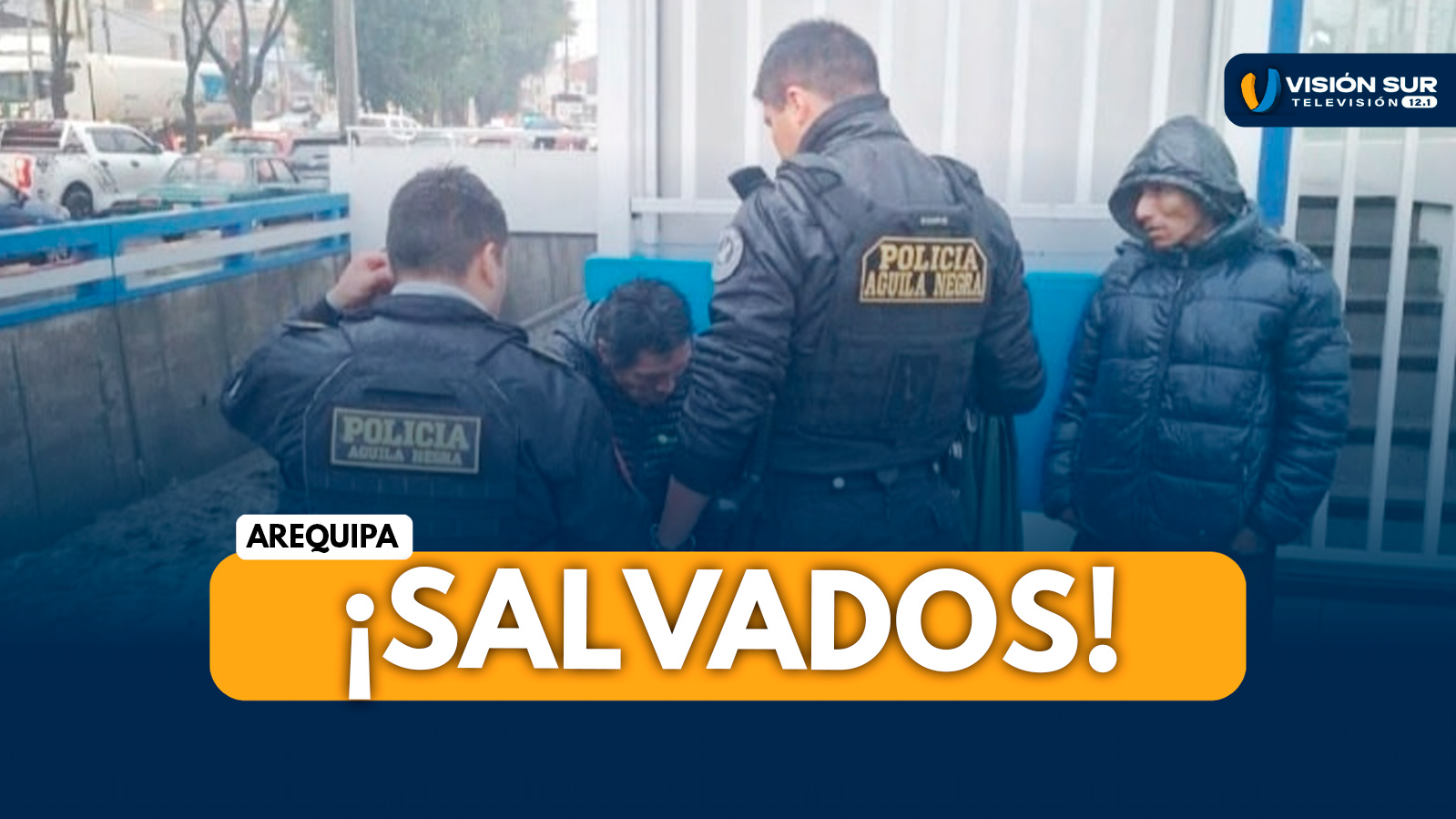 AREQUIPA: POLICÍA SALVA A DOS PERSONAS ATRAPADAS EN TORRENTERA