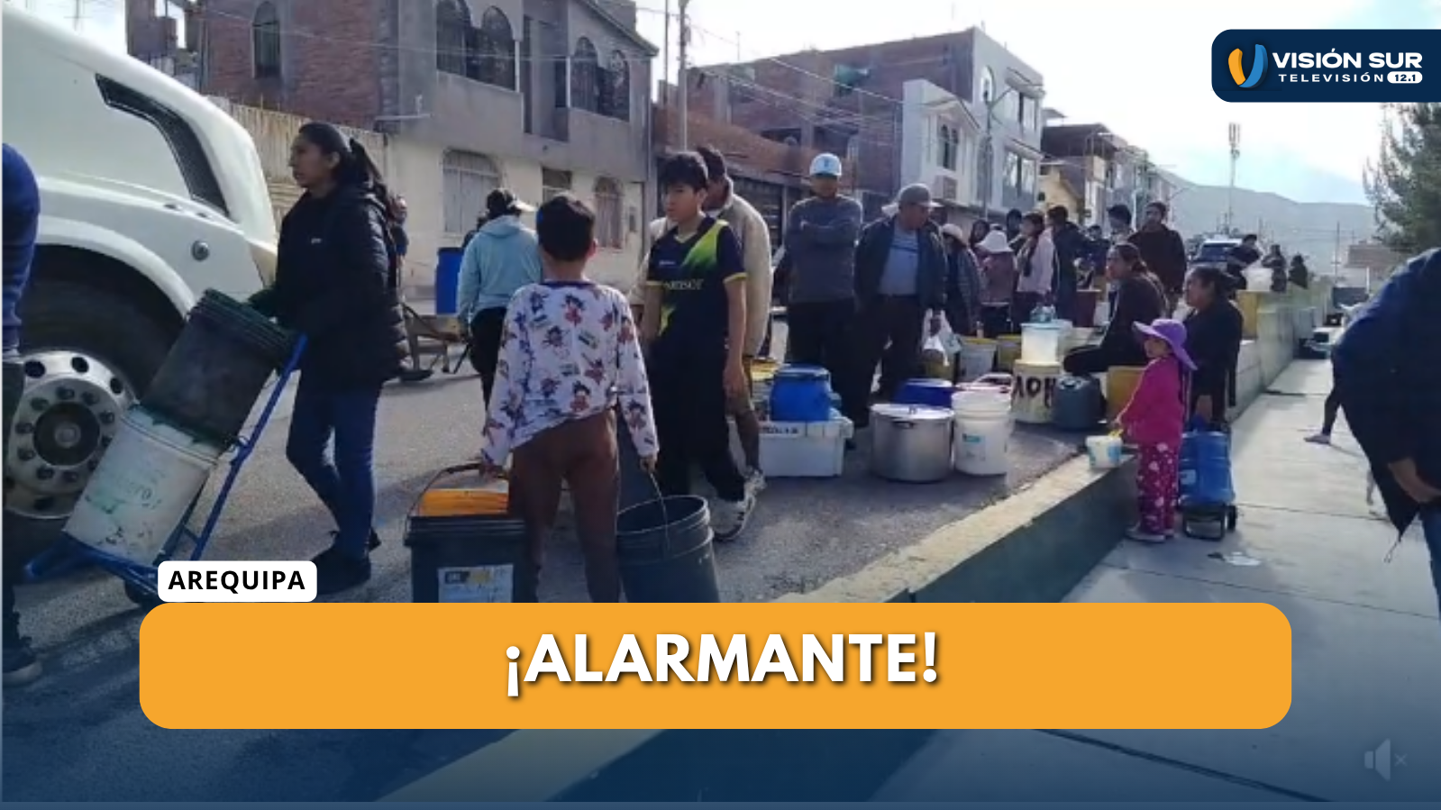 LARGAS COLAS POR AGUA CONTINÚAN EN CERRO COLORADO TRAS ROTURA DE TUBERÍA MATRIZ