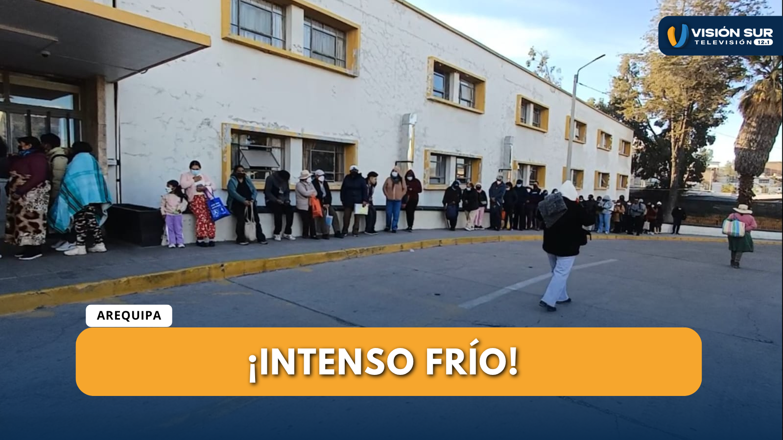 PACIENTES CONTINÚAN HACIENDO COLAS EN EL HOSPITAL HONORIO DELGADO PESE AL INTENSO FRÍO DE LAS MAÑANAS 
